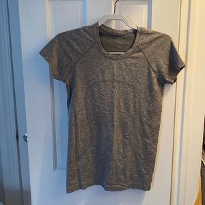Lululemon Swiftly Tech Short Sleeve Shirt! ~ size: 8 ~ barely worn
